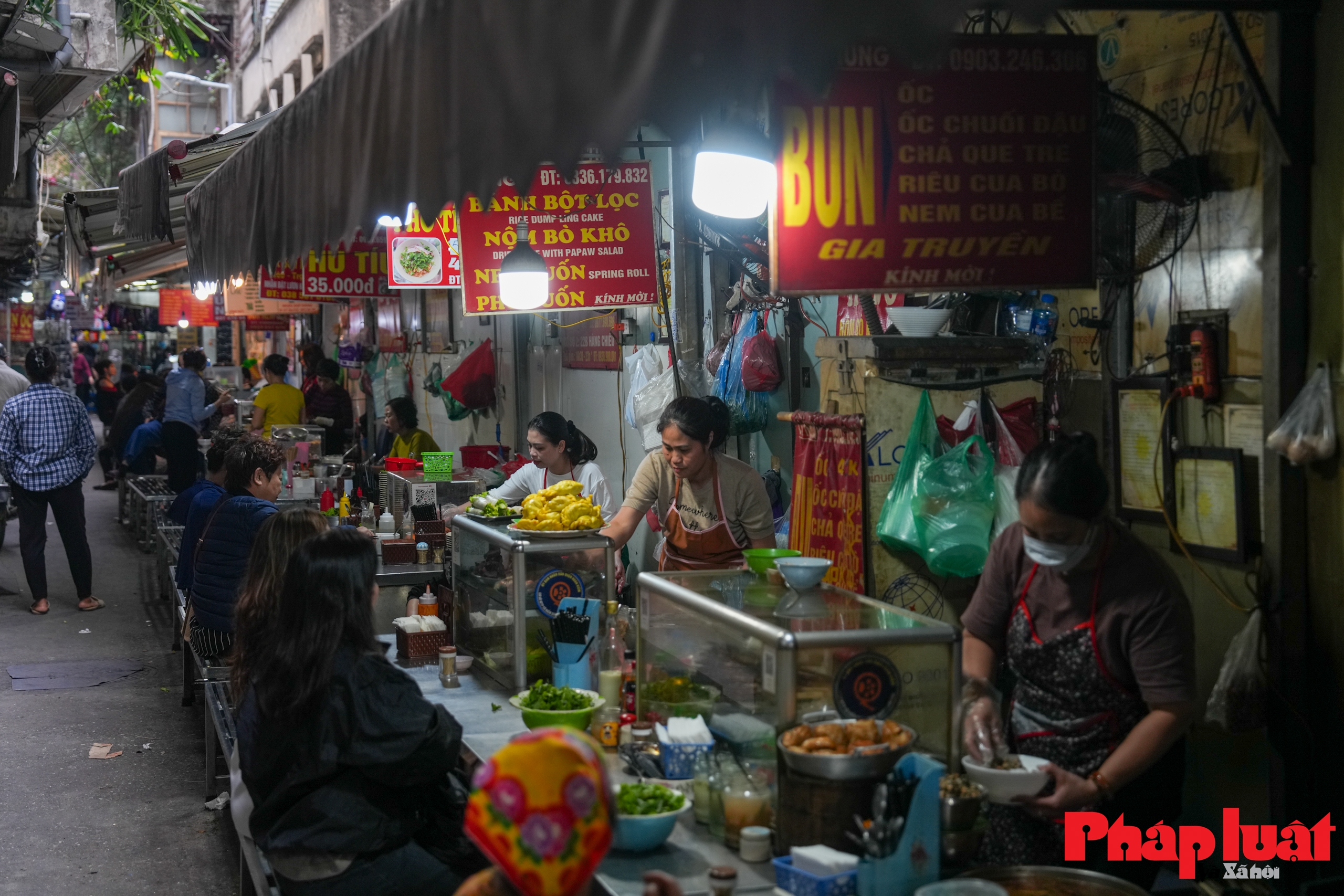 Cầm 100 nghìn khám phá “Food Tour” Hà Nội tại con ngõ nhỏ giữa phố cổ