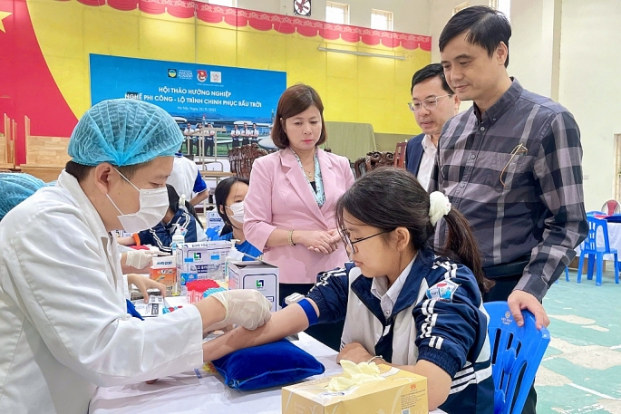 Xét nghiệm miễn phí sàng lọc bệnh thalassemia cho 985 học sinh