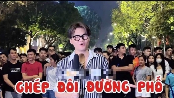 Quảng cáo cờ bạc trá hình ở phố đi bộ hồ Hoàn Kiếm, NTH Vlog bị phạt gần 70 triệu đồng