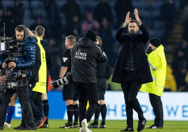 Ruud van Nistelrooy khởi đầu tưng bừng trong trận ra mắt Leicester City