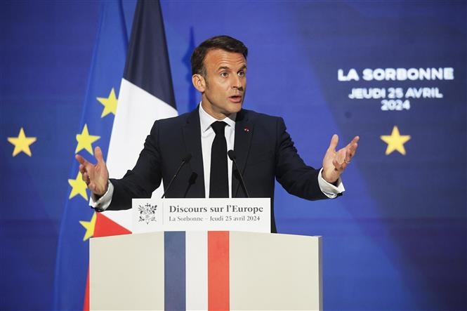 Tổng thống Macron bác bỏ lời kêu gọi từ chức, cam kết bổ nhiệm thủ tướng mới