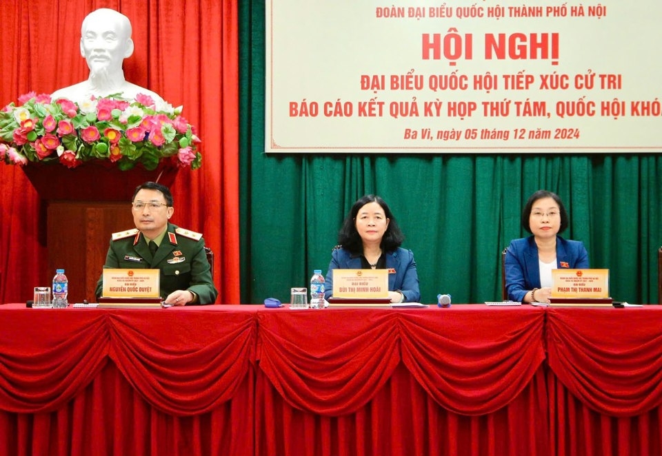 Bí thư Thành ủy, Trưởng Đoàn đại biểu Quốc hội TP Hà Nội Bùi Thị Minh Hoài tiếp xúc cử tri huyện Ba Vì