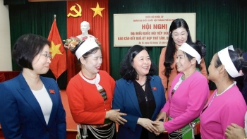 Bí thư Thành ủy, Trưởng Đoàn đại biểu Quốc hội TP Hà Nội Bùi Thị Minh Hoài tiếp xúc cử tri huyện Ba Vì