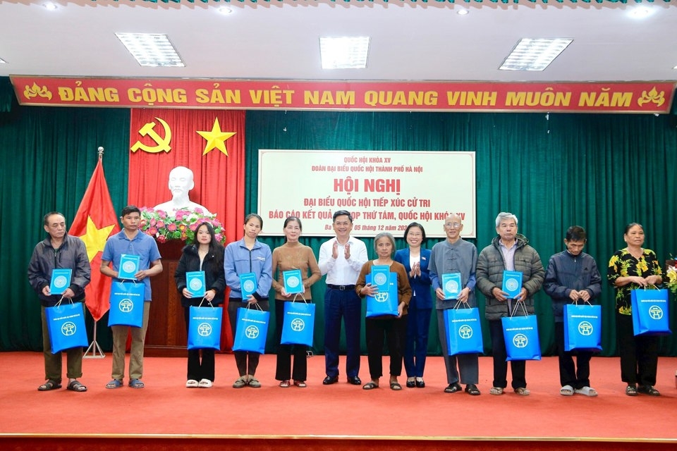 Bí thư Thành ủy, Trưởng Đoàn đại biểu Quốc hội TP Hà Nội Bùi Thị Minh Hoài tiếp xúc cử tri huyện Ba Vì