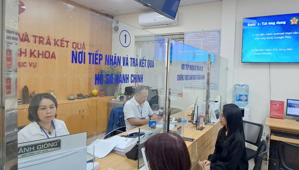 Tại khối quận, huyện của TP Hà Nội, việc chuyển đổi vị trí công tác tập trung vào viên chức kế toán, viên chức lãnh đạo quản lý tại trường học và công chức cấp xã giữ chức danh Địa chính-Xây dựng, Tài chính-Kế toán, Tư pháp-Hộ tịch.