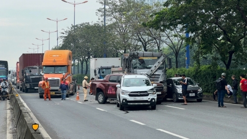 Tai nạn ô tô liên hoàn tại TP Hồ Chí Minh