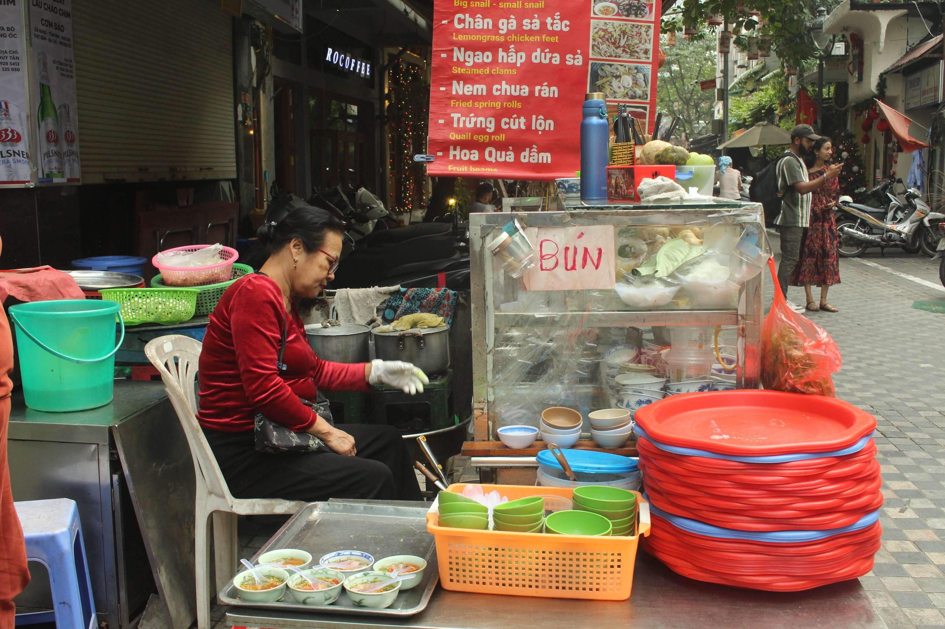 Những món ngon nhất định phải thử ở phố ẩm thực Tống Duy Tân