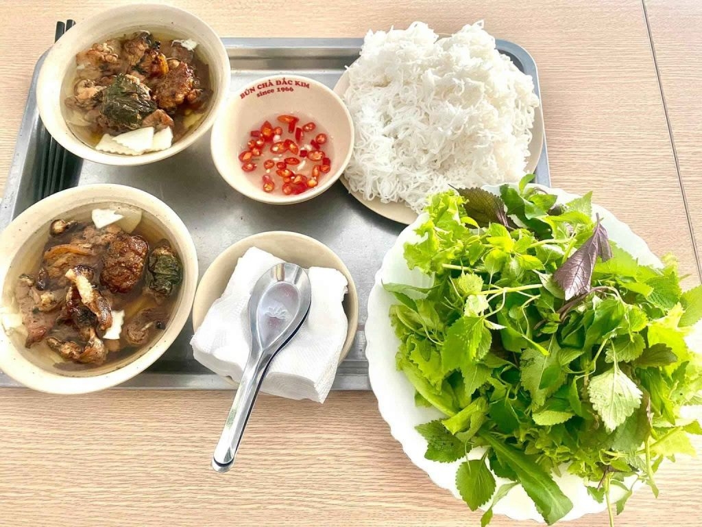 Đặc sản bún chả Hà Nội chuẩn “vị xưa” ở quận Hoàn Kiếm