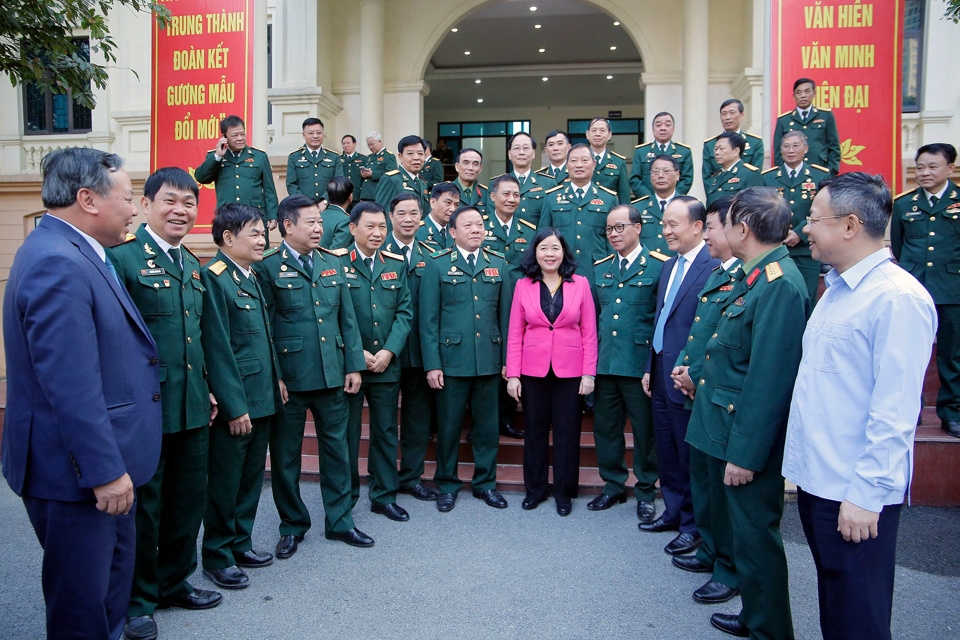 Bí thư Thành ủy chúc mừng cán bộ, chiến sĩ, lực lượng vũ trang Thủ đô