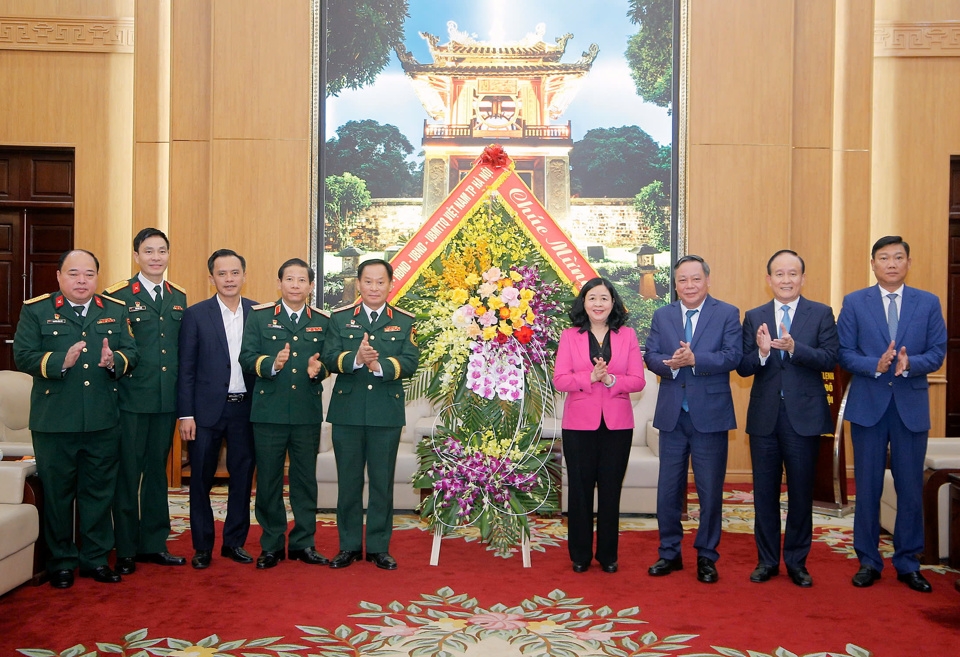 Bí thư Thành ủy chúc mừng cán bộ, chiến sĩ, lực lượng vũ trang Thủ đô