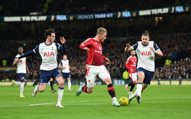 Tottenham 4-3 Man Utd: mưa bàn thắng và sai lầm tai hại