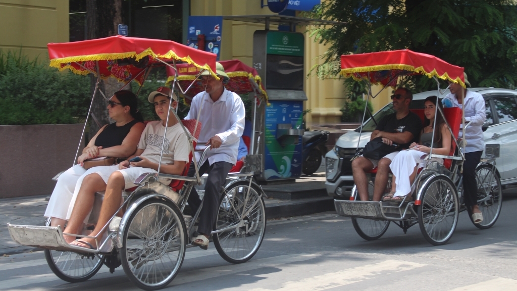 Loạt tour mới giúp du lịch Hà Nội vượt chỉ tiêu đón khách quốc tế năm 2024