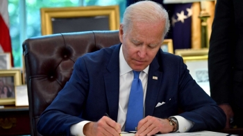 Tổng thống Joe Biden ký tới 50 dự luật quan trọng dù sắp rời Nhà Trắng