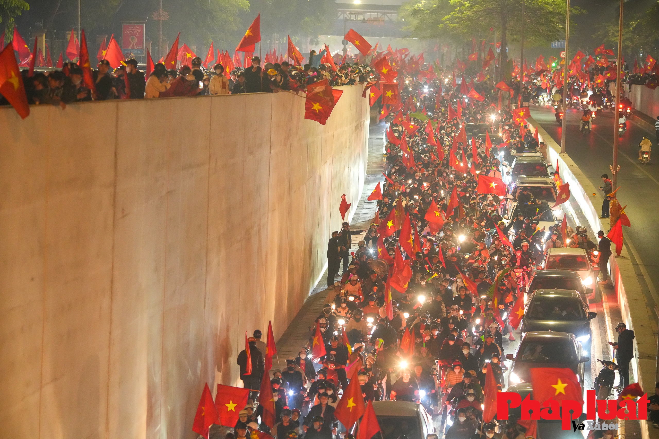 Hà Nội đêm không ngủ 