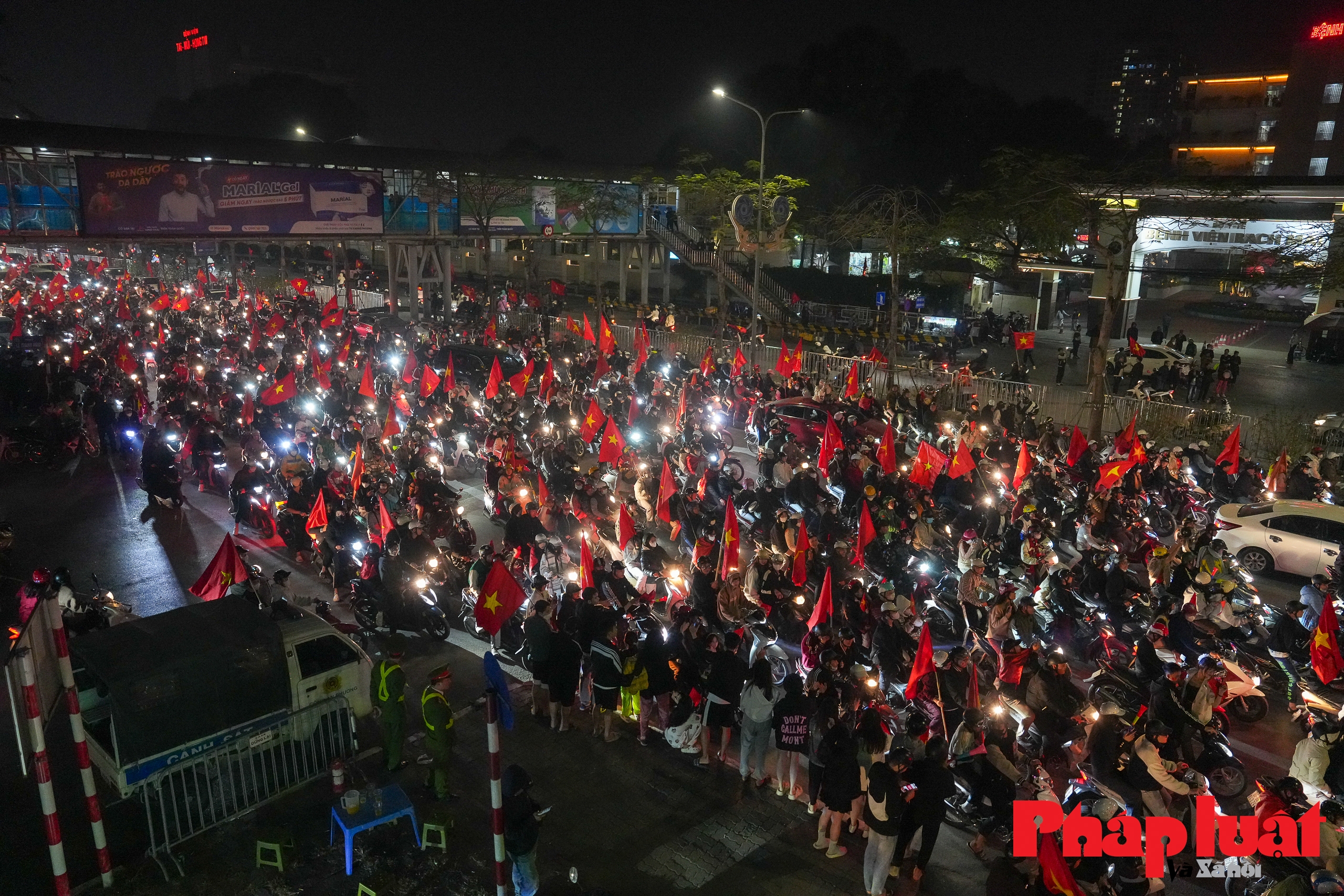 Hà Nội đêm không ngủ 