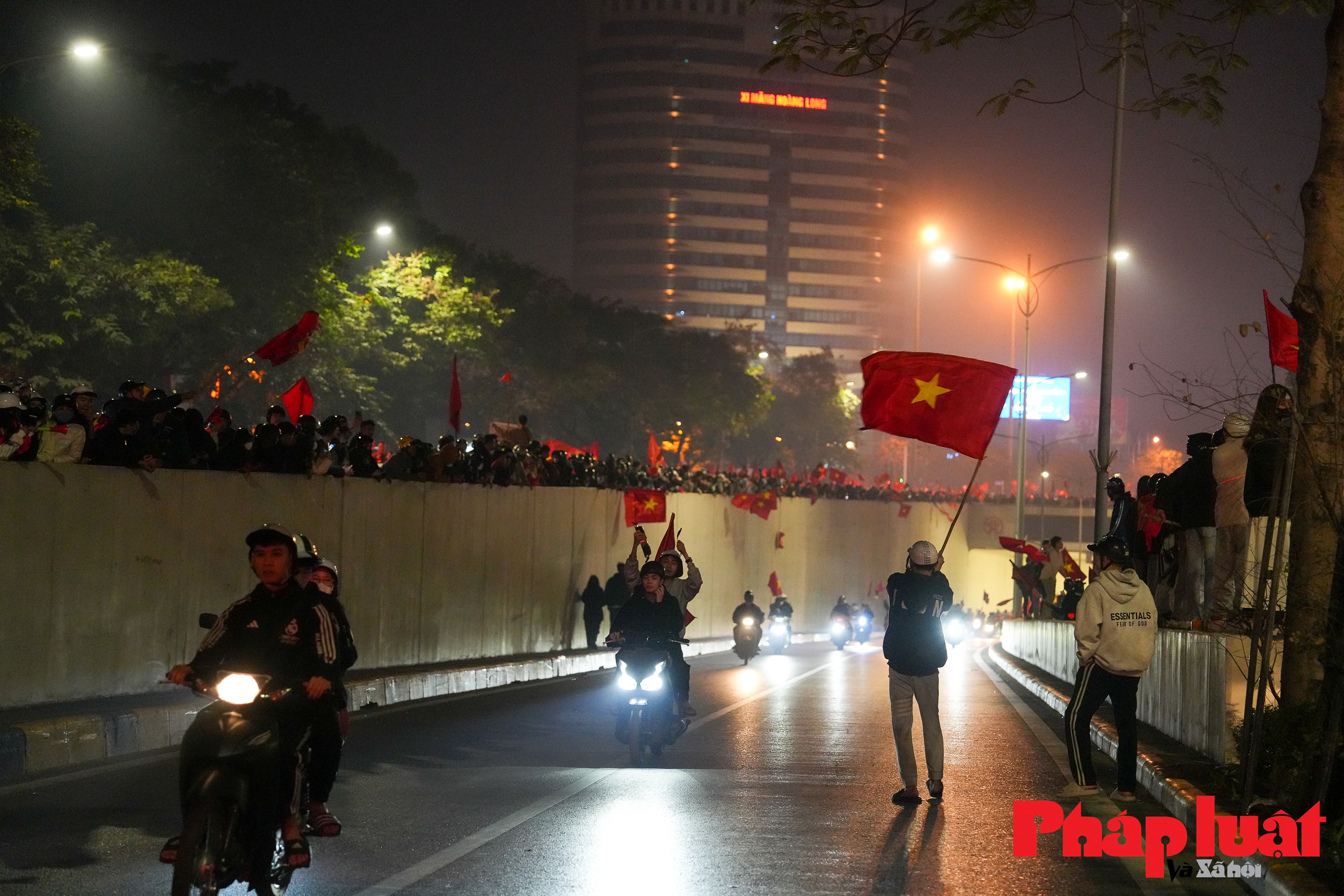 Hà Nội đêm không ngủ 