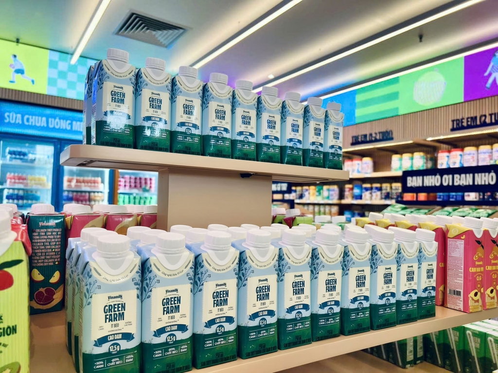 Mỗi hộp Green Farm cao đạm ít béo 250ml tương đương với 80g ức gà nấu chín, hoàn toàn từ sữa tươi mà không cần bổ sung đạm whey    