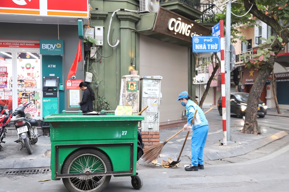 Quận Hoàn Kiếm nỗ lực giữ sạch môi trường đón chào năm mới 2025