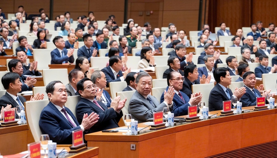 Tổng Bí thư Tô Lâm và các đồng chí lãnh đạo, nguyên lãnh đạo Đảng, Nhà nước dự Hội nghị tại điểm cầu Trung ương. Ảnh: Quochoi.vn