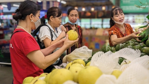 Hà Nội: tích cực chuẩn bị hàng hóa cho cao điểm mua sắm Tết