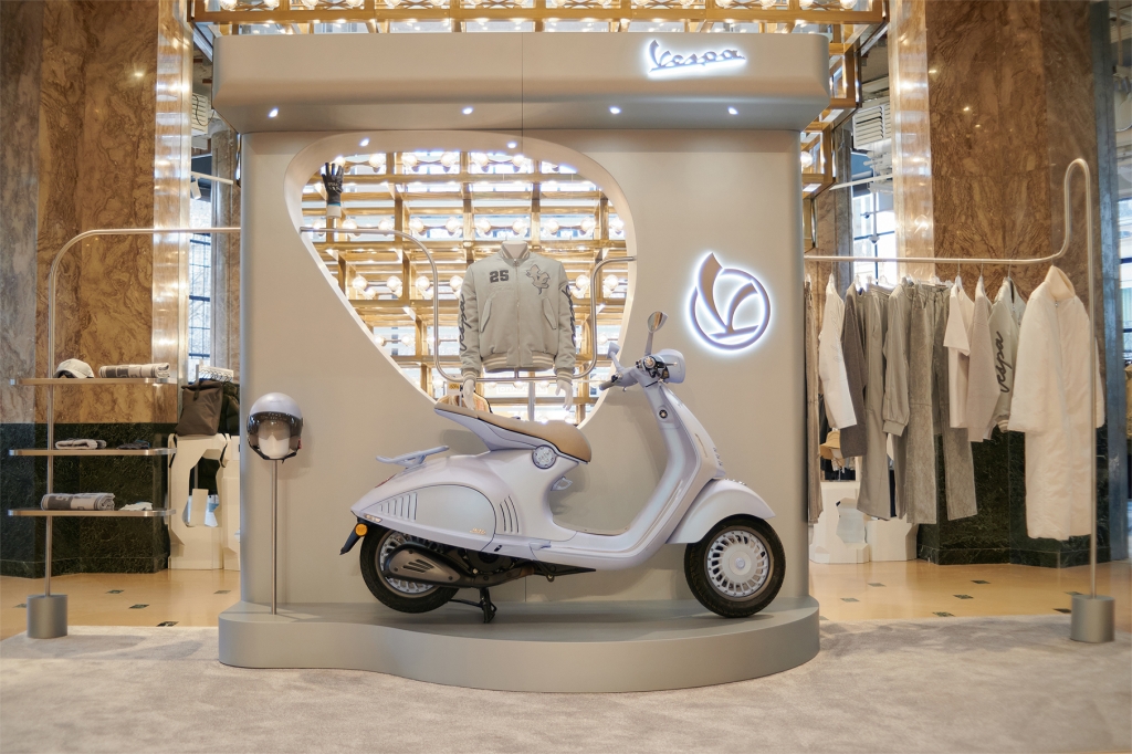 Vespa 946 Snake 2025: tuyệt tác xe tay ga siêu sang với phong cách độc bản