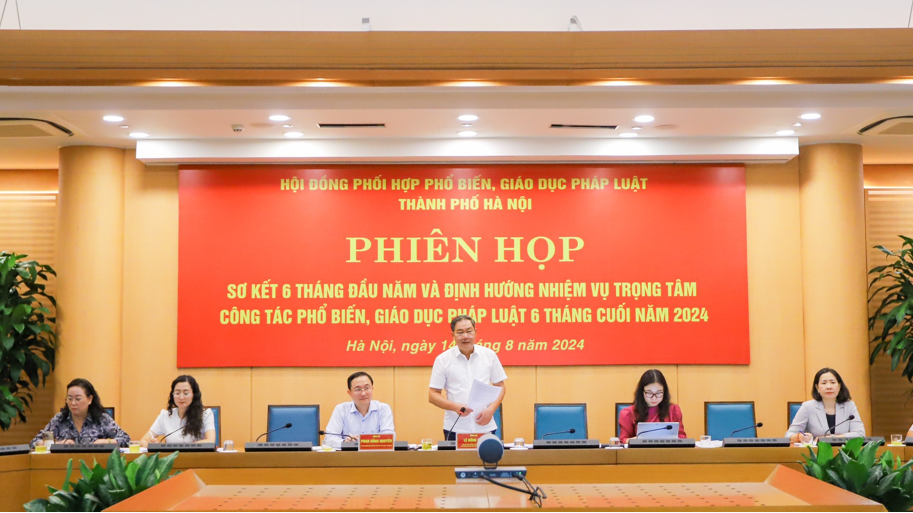 Phó Chủ tịch Thường trực UBND TP Lê Hồng Sơn - Chủ tịch Hội đồng Phối hợp phổ biến giáo dục pháp luật TP Hà Nội chủ trì phiên họp của Hội đồng.