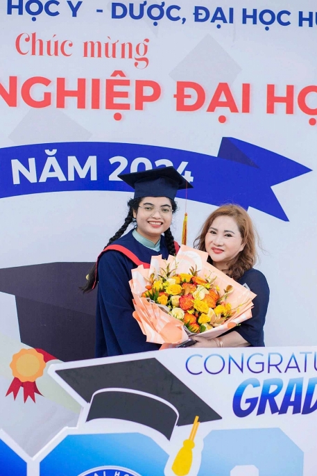 Tiến sĩ, nhà giáo Hà Thị Kim Sa –  Hiệu trưởng nhà trường cho biêt:  Cùng với đó, Trường THCS & THPT Hồng Hà 