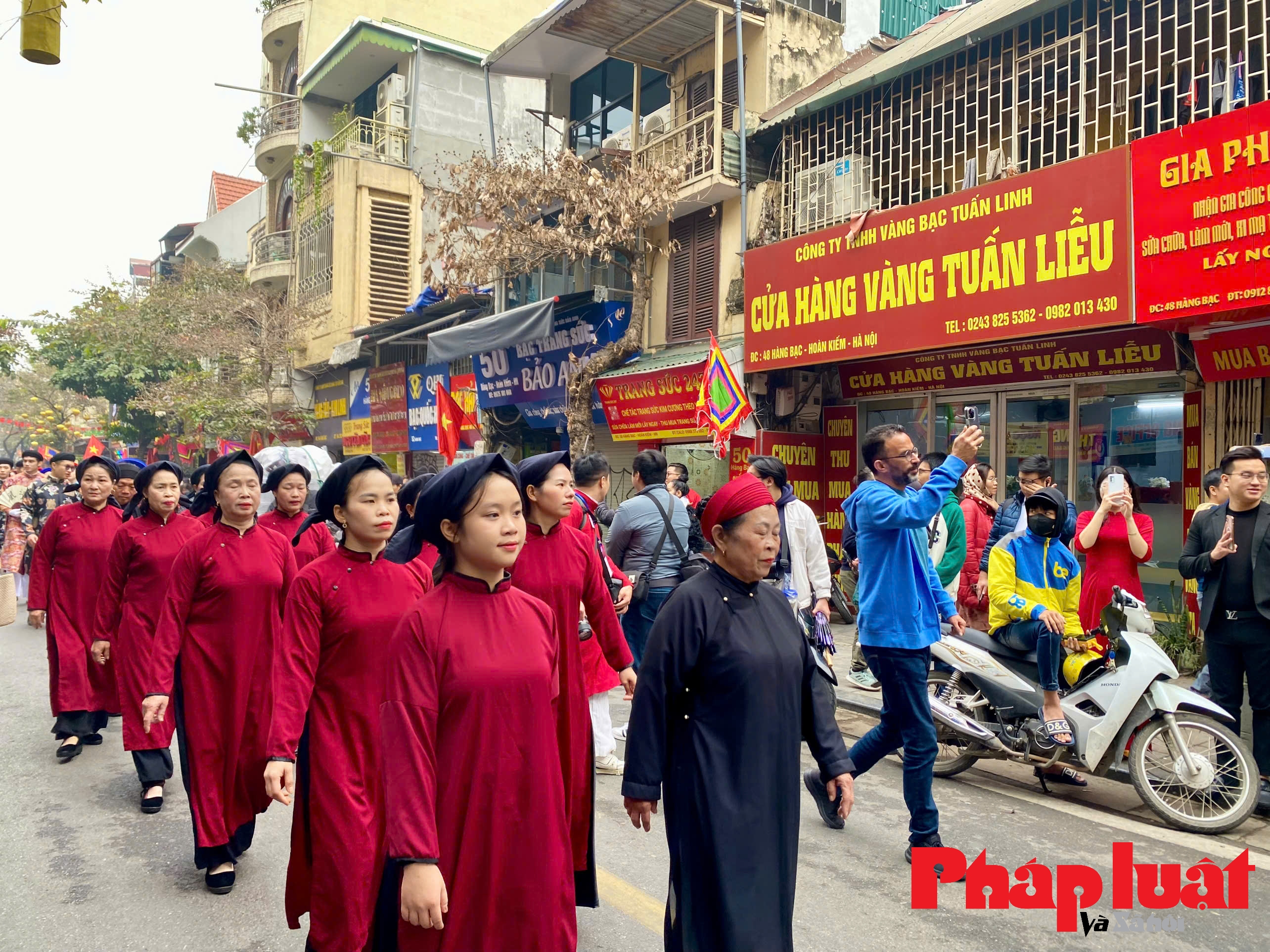 Dựng cây nêu, vẽ cung tên tái hiện nghi lễ truyền thống ngày Tết cổ truyền