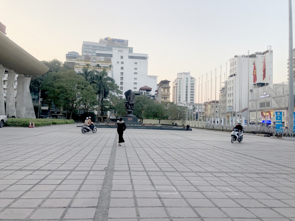 Nhóm tượng Công nông binh ở Cung Văn hóa Hữu nghị Việt – Xô, Hà Nội. Ảnh: Thanh Tuấn