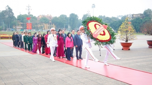 Lãnh đạo Thành phố Hà Nội tưởng niệm Chủ tịch Hồ Chí Minh và các Anh hùng liệt sĩ dịp Tết Ất Tỵ 2025