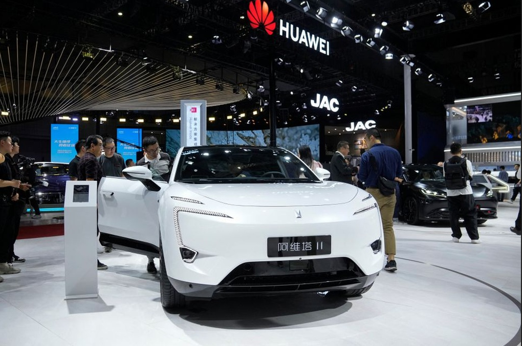 Tương lai ngành ô tô 2025: xe điện chững lại, hybrid và công nghệ lái tự động lên ngôi