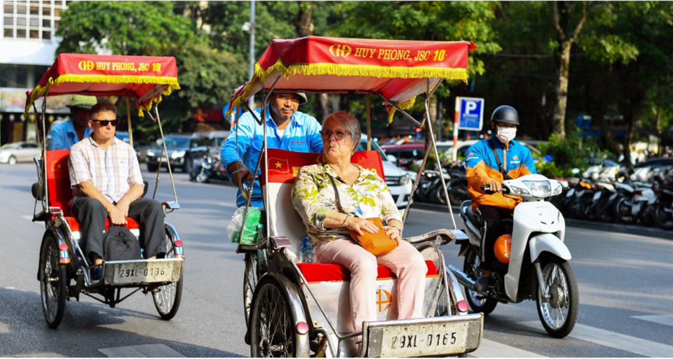 Hà Nội đón 1 triệu lượt khách, thu hơn 3.500 tỷ đồng dịp Tết Nguyên đán