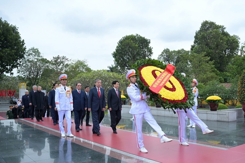 Đoàn đại biểu Đảng, Nhà nước do Tổng Bí thư Tô Lâm làm Trưởng đoàn viếng các Anh hùng liệt sĩ.