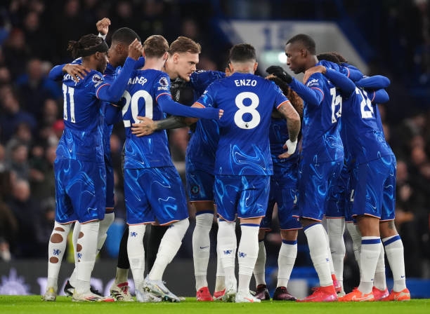 Chelsea ngược dòng kịch tính để trở lại top 4 Premier League