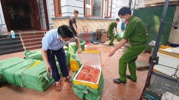 Hà Nội: liên tiếp phát hiện hàng tấn thực phẩm bẩn...