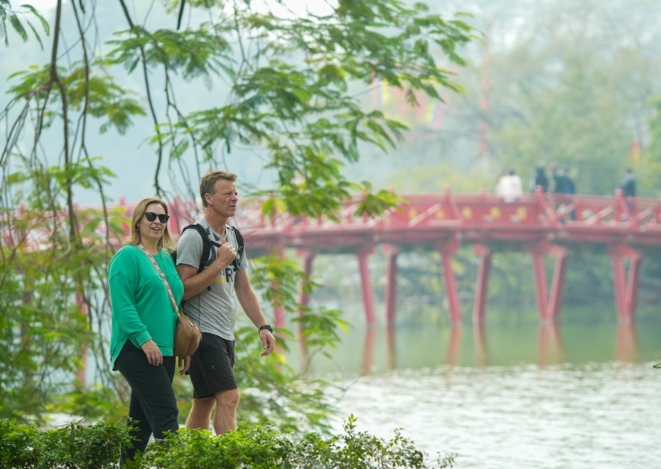 Số lượng khách quốc tế đến Việt Nam tăng do nhiều yếu tố, trong đó nổi bật là chính sách thị thực thuận lợi và các chương trình quảng bá, xúc tiến du lịch được triển khai mạnh mẽ. Ảnh: Khánh Huy