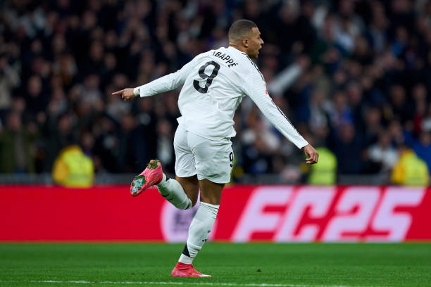 Mbappe ghi bàn, Real Madrid thoát thua trong trận derby Madrid