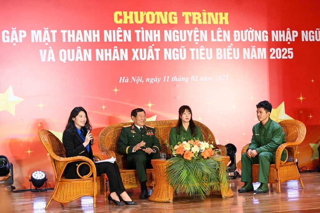 Truyền lửa cho các tân binh tình nguyện lên đường nhập ngũ