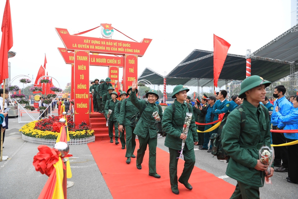 Các tân binh huyện Thanh Trì lên đường nhập ngũ năm 2025.