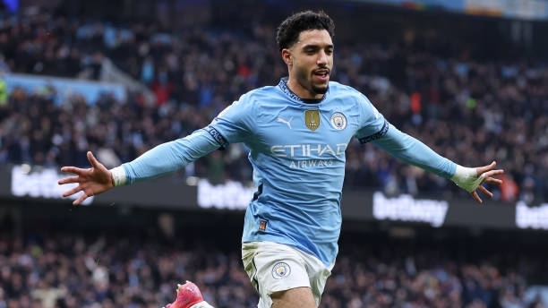 Omar Marmoush rực sáng với hat-trick, Man City tiến vào top 4