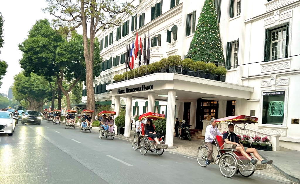 Khách sạn Sofitel Legend Metropole Hanoi một trong những khách sạn tốt nhất thế giới do Forbes Travel Guide bình chọn. Ảnh: Vân Lê