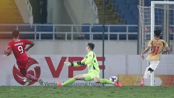 Thể công Viettel vươn lên dẫn đầu tại V-League