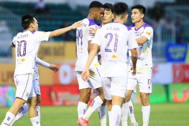 CLB Hà Nội thắng đậm trong ngày ra mắt của HLV Makoto tại V-League