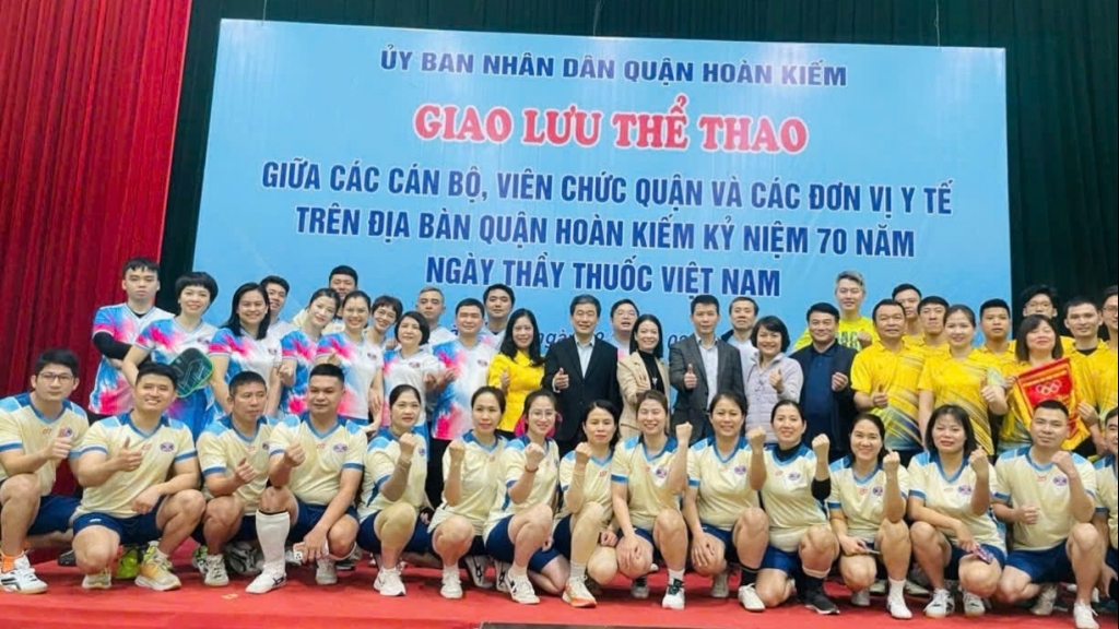 Quận Hoàn Kiếm: giao lưu thể thao nhân dịp Kỷ niệm 70 năm Ngày Thầy thuốc Việt Nam