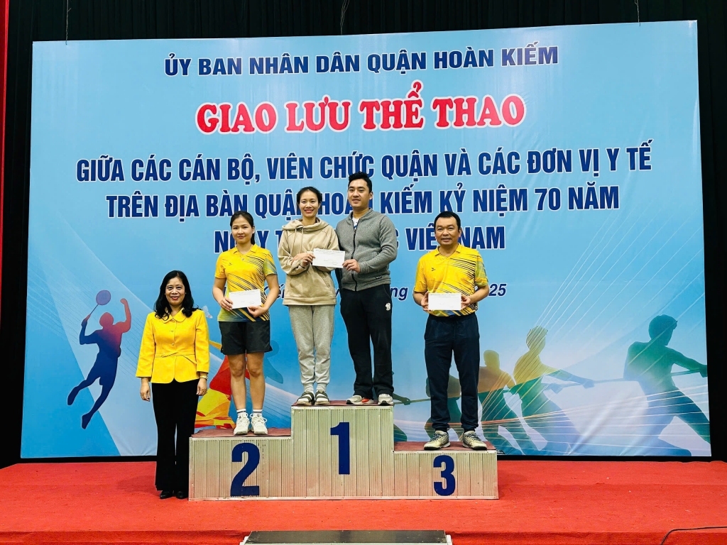 Quận Hoàn Kiếm: giao lưu thể thao nhân dịp Kỷ niệm 70 năm Ngày Thầy thuốc Việt Nam