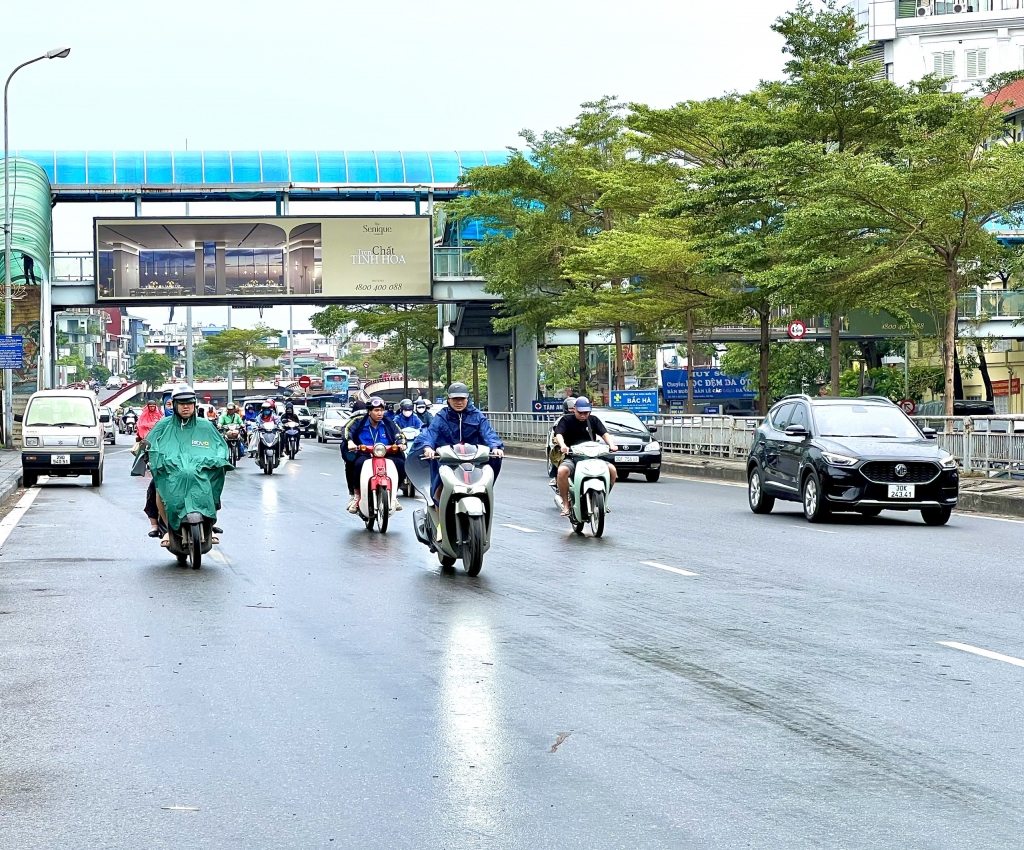 Miền Bắc đón không khí lạnh tăng cường, mưa nhỏ rải rác nhiều khu vực, trời rét đậm. Ảnh: Vân Lê