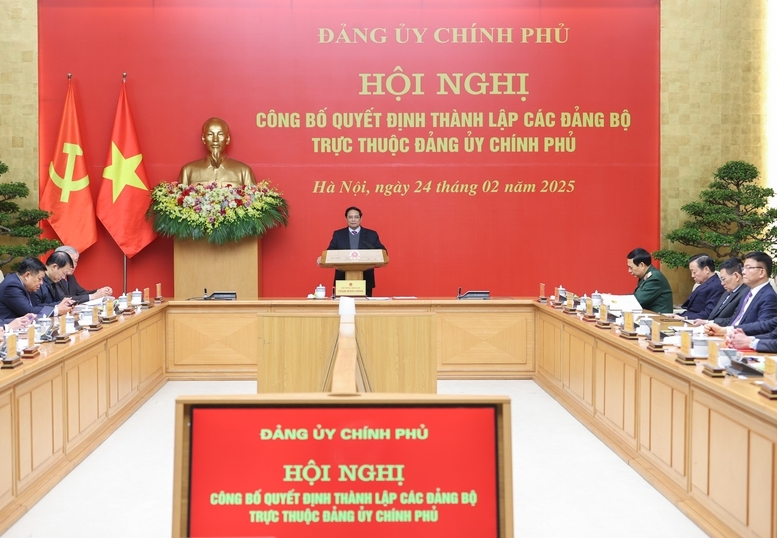 Bí thư Đảng ủy Chính phủ, Thủ tướng Chính phủ Phạm Minh Chính chủ trì Hội nghị công bố Quyết định của Đảng uỷ Chính phủ về việc thành lập 15 đảng bộ trực thuộc Đảng uỷ Chính phủ. Ảnh: VGP/Nhật Bắc