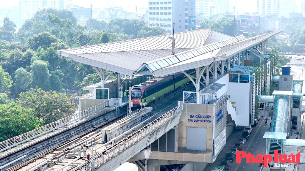 Từ ngày 8/8/2024, tàu Metro Nhổn - Ga Hà Nội bắt đầu đón khách trên tuyến đường sắt đô thị thí điểm TP Hà Nội, đoạn Nhổn - Cầu Giấy dài 8,5 km. Ảnh: Khánh Huy