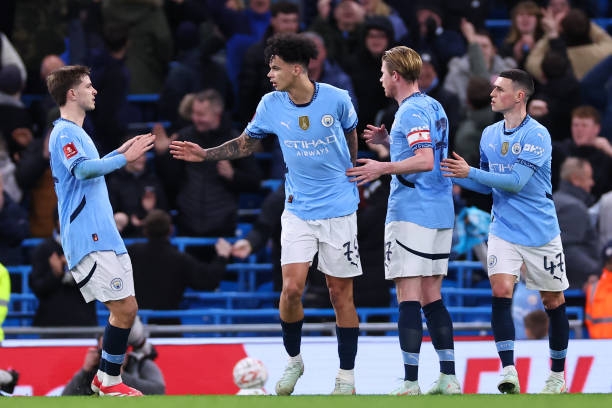 Man City ngược dòng để vào tứ kết FA Cup