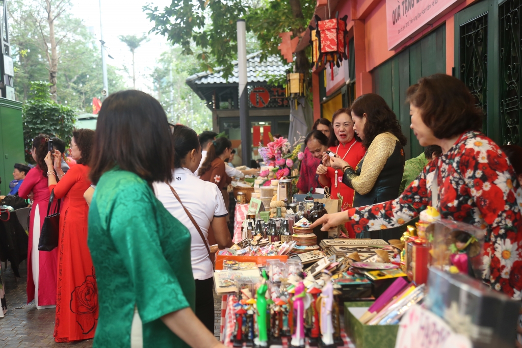 Festival “Phụ nữ Hoàn Kiếm tài năng - thanh lịch”